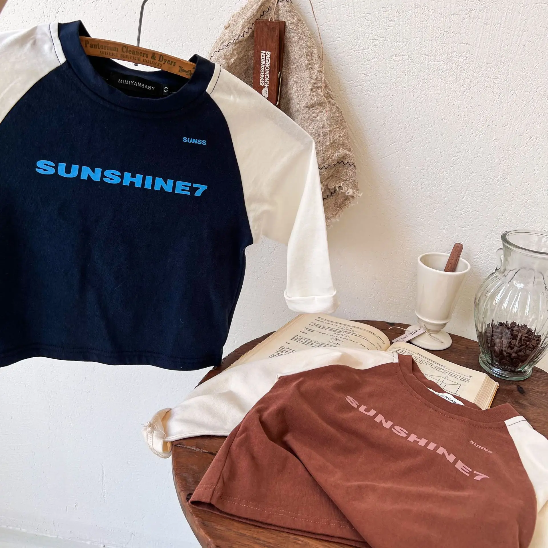 Детская одежда с длинным рукавом, Новинка осени 2023, футболка с принтом букв для мальчиков и девочек, Топ контрастного цвета для малышей
Детская одежда с длинным рукавом, Новинка осени 2023, футболка с принтом букв для мальчиков и девочек, Топ контрастного цвета для малышей