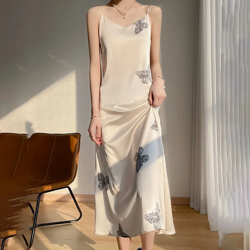 Silk silk 2022 summer women's new slim V-neck inner dress satin lady print suspender skirt
Silk silk 2022 summer women's new slim V-neck inner dress satin lady print suspender skirt
