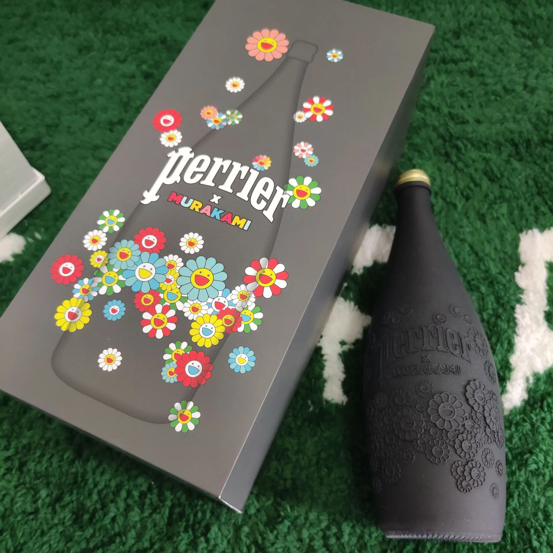 Limited version Sunflower Pair Les Bouillens Perrier X murakami Bottle Flower bottle In Retail Gifts Box Packing
Limited version Sunflower Pair Les Bouillens Perrier X murakami Bottle Flower bottle In Retail Gifts Box Packing