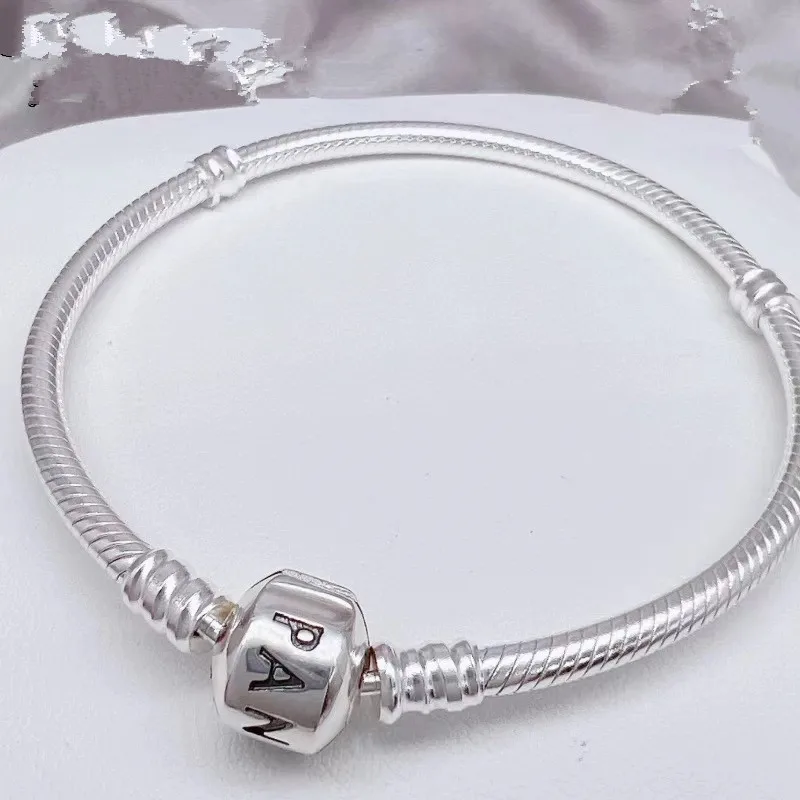 Браслет-Шарм «змеиная кость» из серебра 925 пробы
Браслет-Шарм «змеиная кость» из серебра 925 пробы