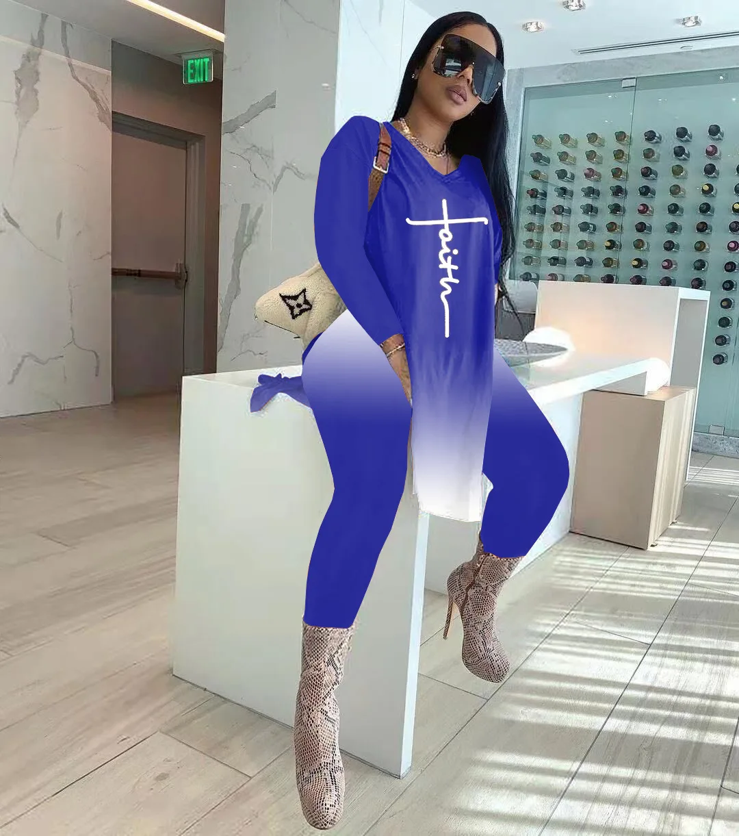 Two Piece Sets Women Autumn Loose Gradient Letter Print Lounge Set Split V Neck Tops Pants Matching Set
Two Piece Sets Women Autumn Loose Gradient Letter Print Lounge Set Split V Neck Tops Pants Matching Set