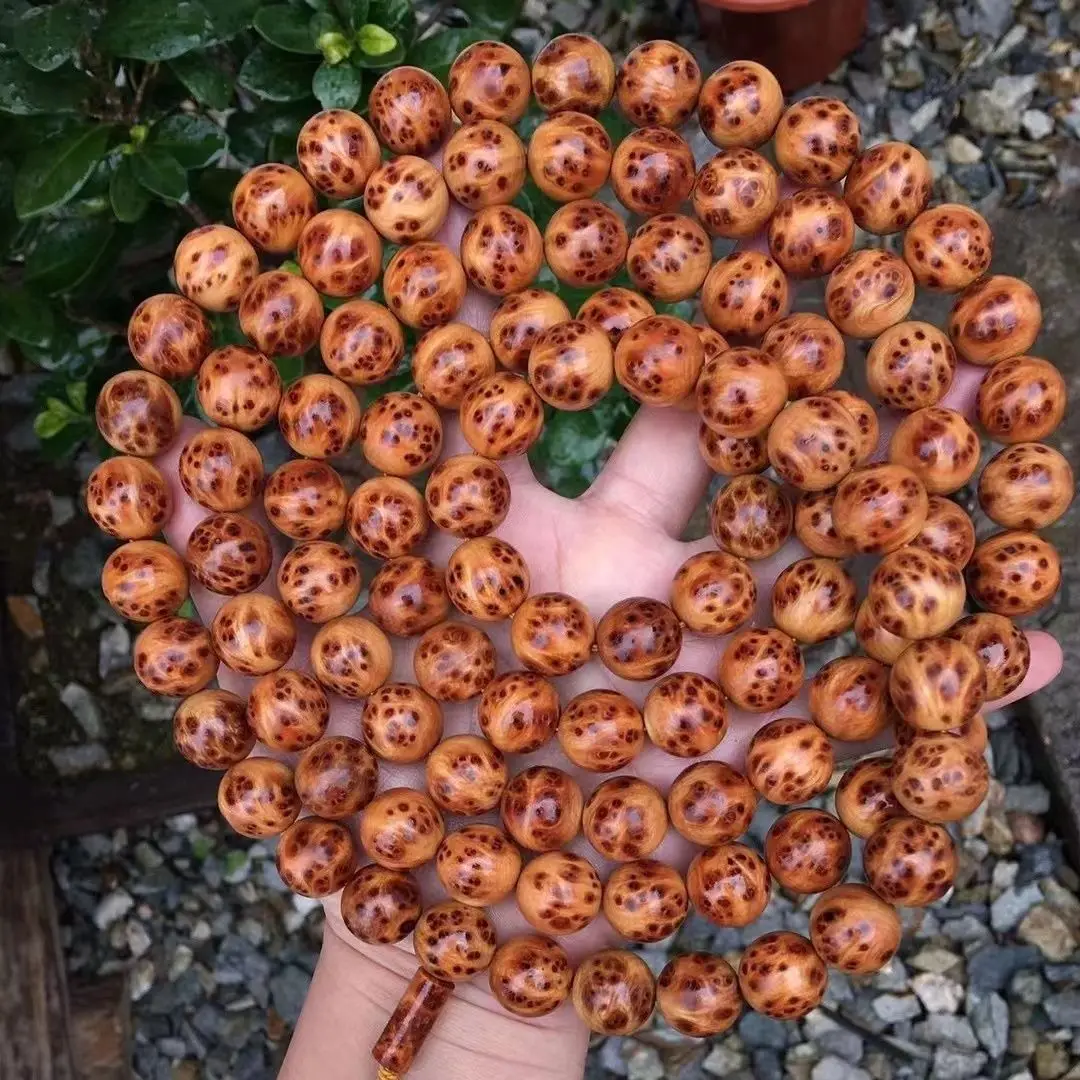 SNQP Taihang Cliff Cypress Hand Chain 108 Full Of Tumor Scars, Nestle Eyes, Aged Material, High Oil, Old Buddhist
SNQP Taihang Cliff Cypress Hand Chain 108 Full Of Tumor Scars, Nestle Eyes, Aged Material, High Oil, Old Buddhist