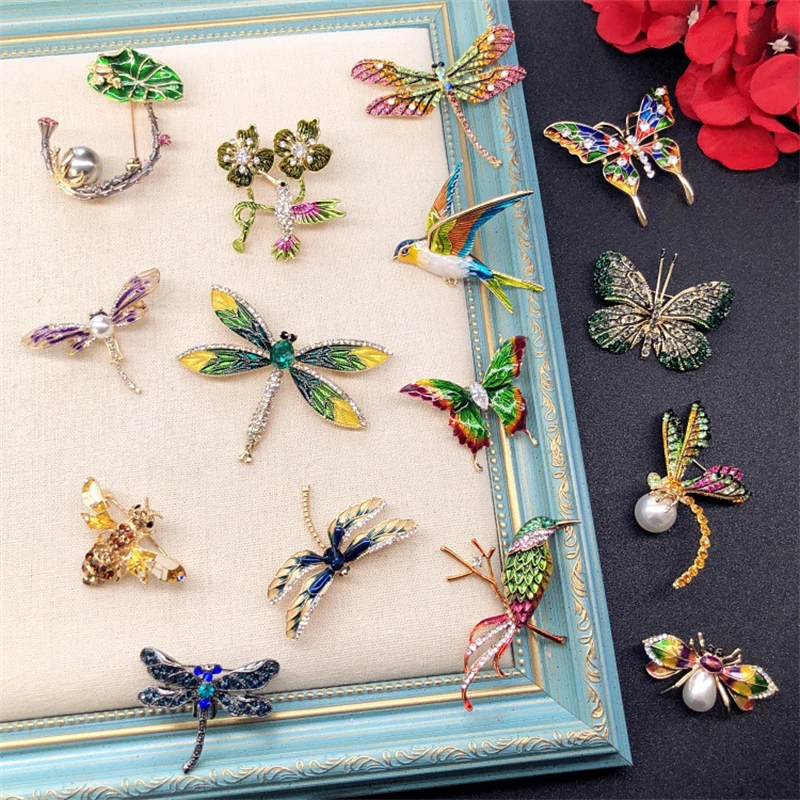 

Gorgeous Insect Butterfly Brooch Women Vintage Luxury Crystal Enamel Pin for Lady Cardigan Corsage Wedding Party Accessory