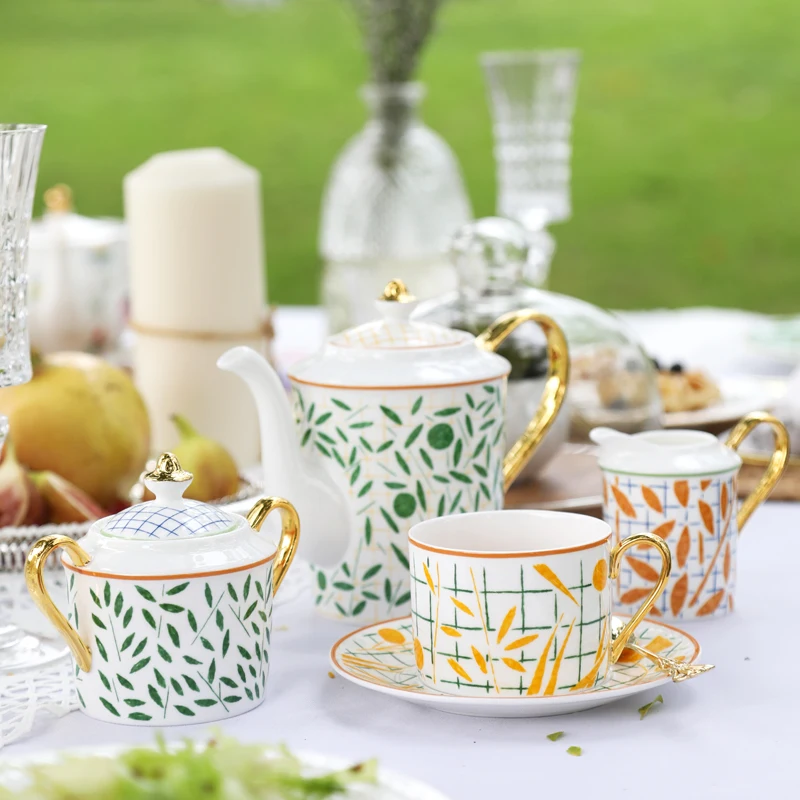 Bone China Fashion Tea Sets European Coffee Cups Wholesale Afternoon Tea Cup and Saucer Tazas Desayuno Originales Cofee Cup Set
Bone China Fashion Tea Sets European Coffee Cups Wholesale Afternoon Tea Cup and Saucer Tazas Desayuno Originales Cofee Cup Set