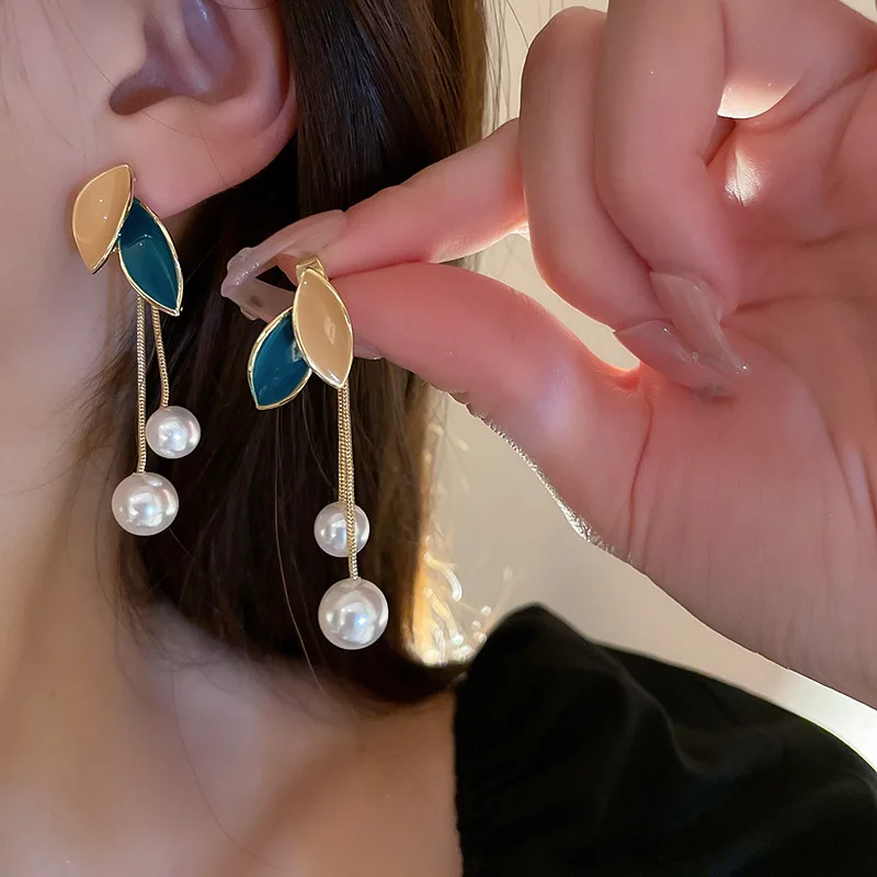Fashion Leaf Dangling Earrings For Women Pearl Drop Earing Luxury 2022 Trendy Party
Fashion Leaf Dangling Earrings For Women Pearl Drop Earing Luxury 2022 Trendy Party