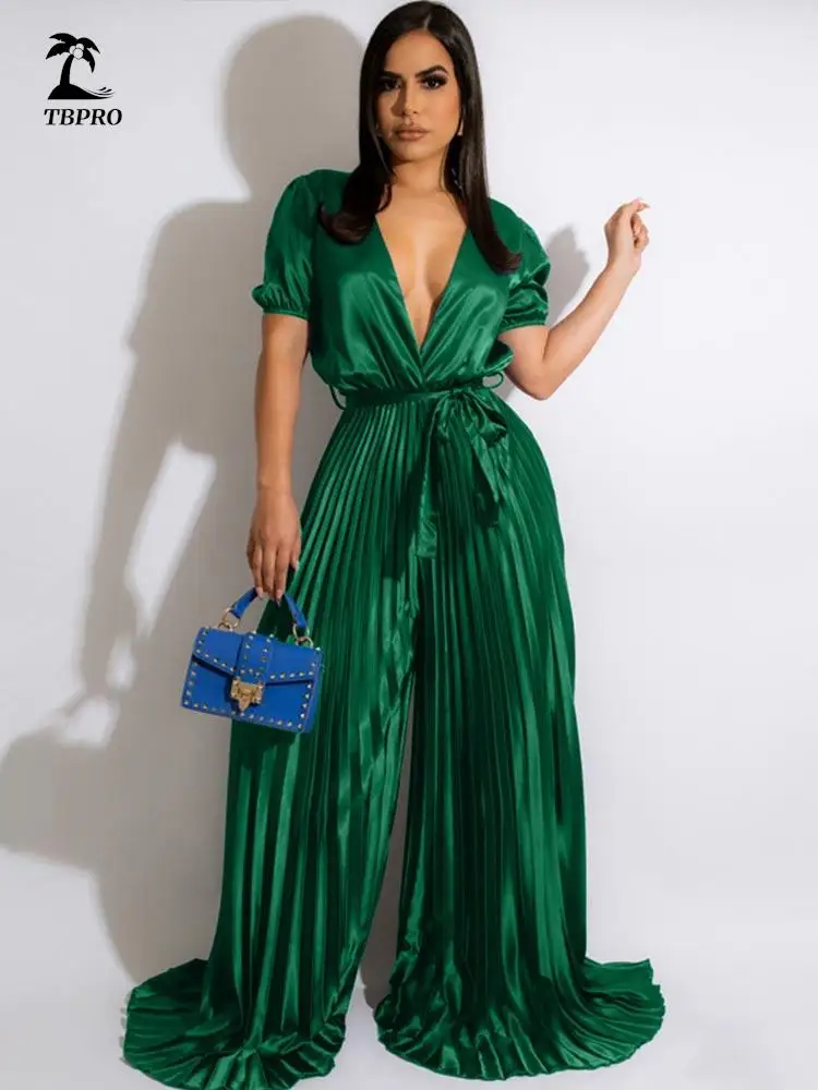 Женский атласный комбинезон с V-образным вырезом и коротким рукавом
Женский атласный комбинезон с V-образным вырезом и коротким рукавом