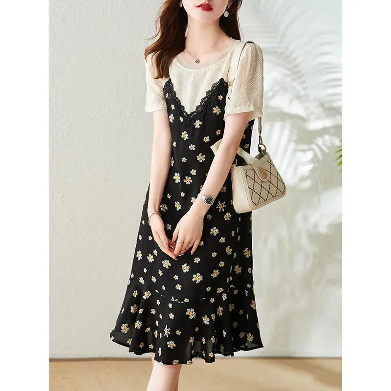 2022 Summer Stitching Fake Two-piece Small Daisy Floral Chiffon Mid-length Dress Loose Fishtail Skirt Party Women's Clothing
2022 Summer Stitching Fake Two-piece Small Daisy Floral Chiffon Mid-length Dress Loose Fishtail Skirt Party Women's Clothing