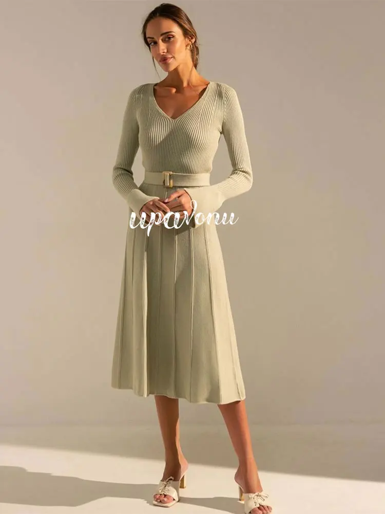 Women Autumn Knit Dresses 2022 New Elegant V-Neck Long Sleeves Slim A-Line Pleated Knit Dresses Celebrity Evening Party Vestidos
Women Autumn Knit Dresses 2022 New Elegant V-Neck Long Sleeves Slim A-Line Pleated Knit Dresses Celebrity Evening Party Vestidos