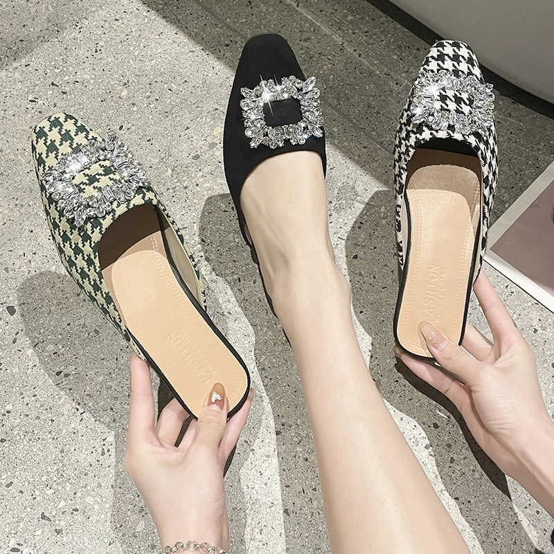 Korean Version Rhinestone Square Buckle Flat Slippers Women's Heelless Loafers Outdoor Wear Fashion All-match Flat Shoes Summer
Korean Version Rhinestone Square Buckle Flat Slippers Women's Heelless Loafers Outdoor Wear Fashion All-match Flat Shoes Summer