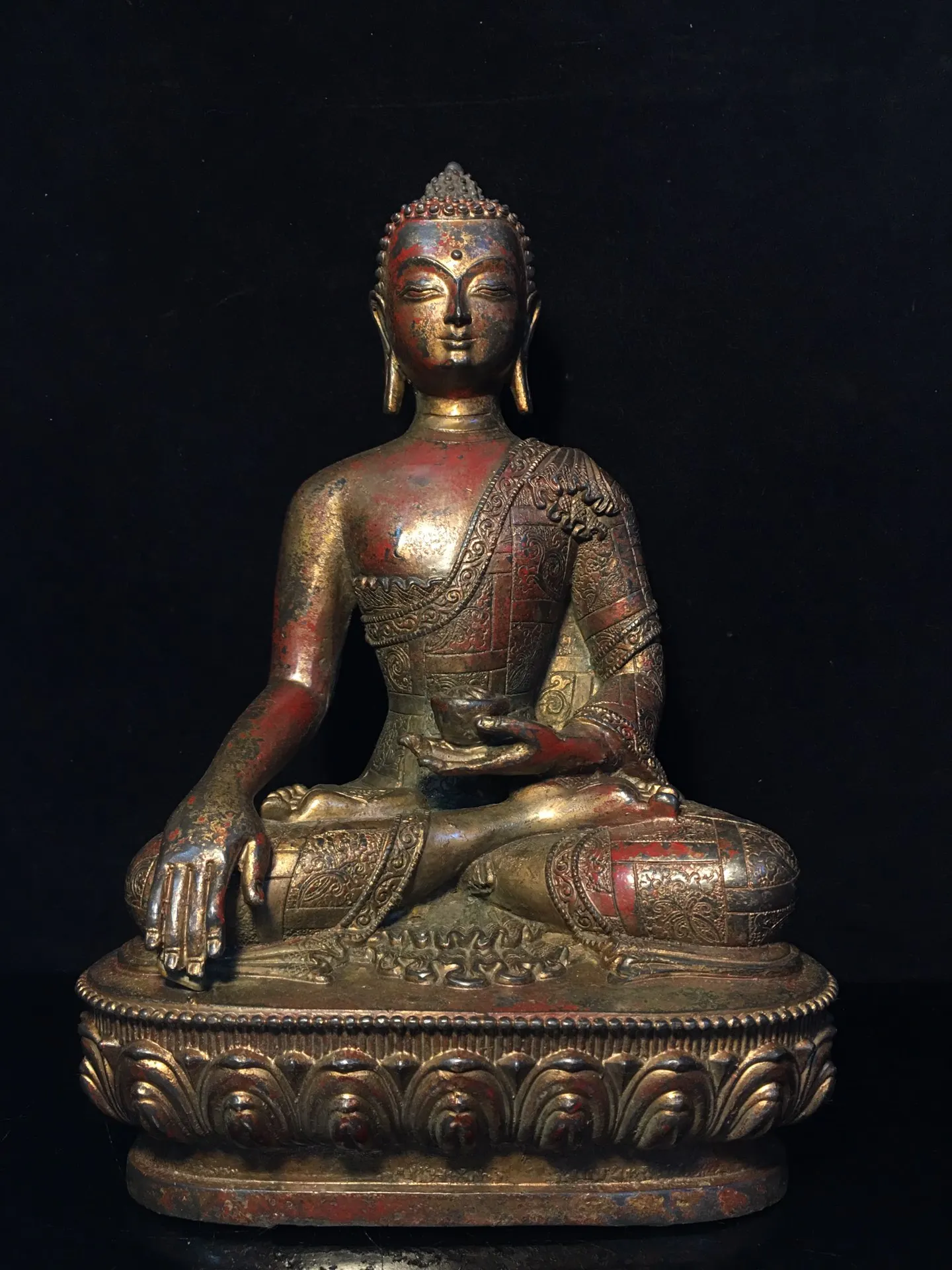 12" Tibetan Temple Collection Old Bronze Cinnabar Mud gold Shakyamuni Buddha lotus platform worship hall Town house Exorcism
12" Tibetan Temple Collection Old Bronze Cinnabar Mud gold Shakyamuni Buddha lotus platform worship hall Town house Exorcism