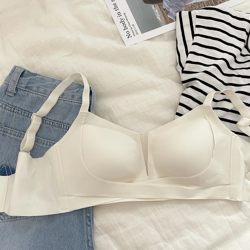 Japanese ultra thin lingerie briefs no trace simple small chest gathered brassiere no steel ring girl underwear latex pad bra 
Japanese ultra thin lingerie briefs no trace simple small chest gathered brassiere no steel ring girl underwear latex pad bra