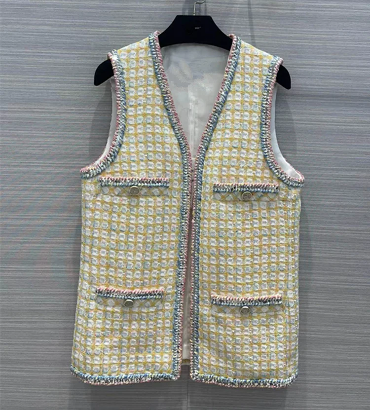 European and American women's clothing winter 2022 new Sleeveless v-neck fine button plaid Fashion tweed waistcoat coat
European and American women's clothing winter 2022 new Sleeveless v-neck fine button plaid Fashion tweed waistcoat coat