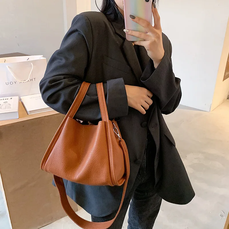 Casual Soft Pu Leather Handbag Crossbody Shoulder Bags for Women New Small Bucket Tote Female Handbags Travel Shopper Bag Totes
Casual Soft Pu Leather Handbag Crossbody Shoulder Bags for Women New Small Bucket Tote Female Handbags Travel Shopper Bag Totes