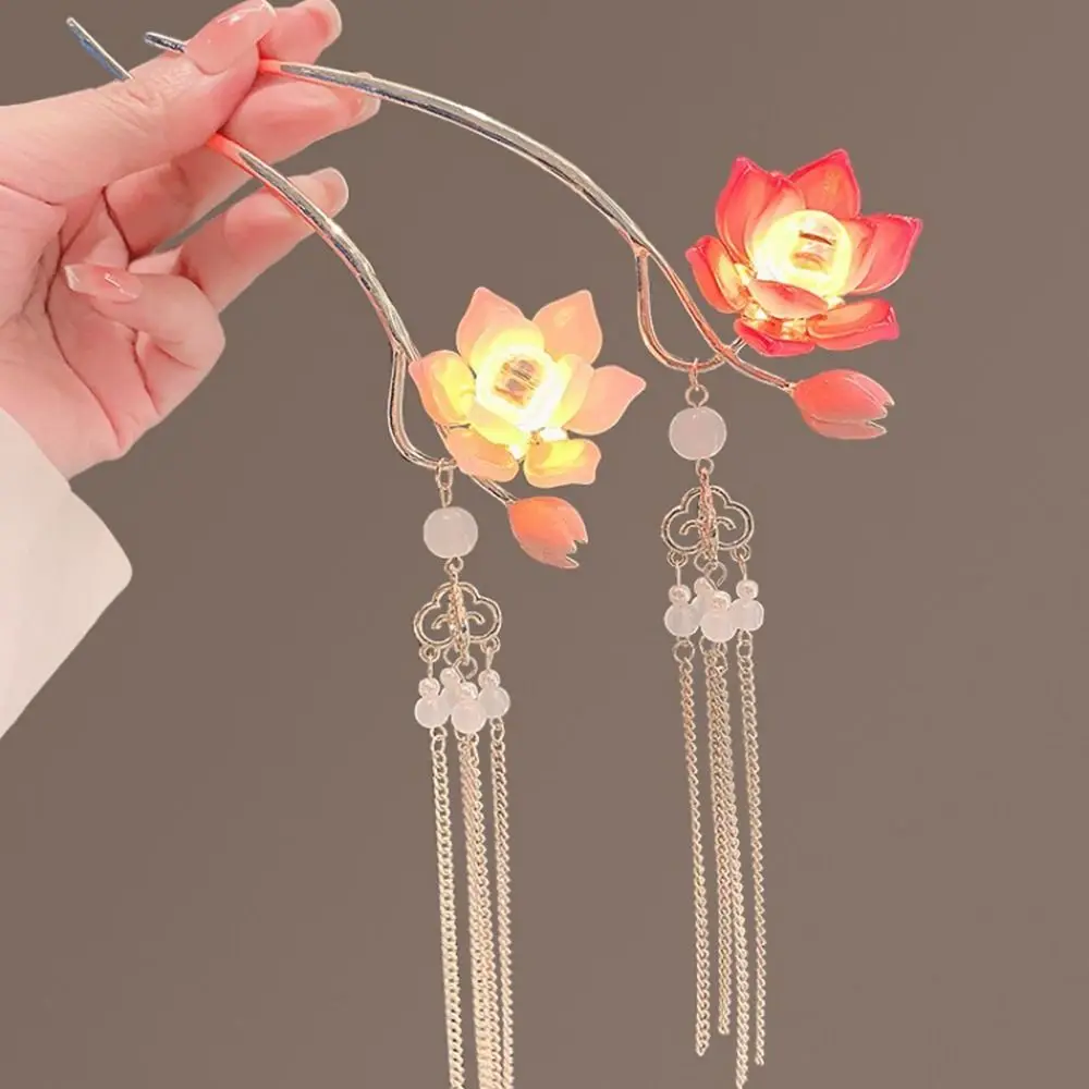 Alloy Lantern Hairpin Flower Luminescent Lotus Tassel Hair Stick Glowing Hair Sticks for Long Hair LED Light Hair Fork
Alloy Lantern Hairpin Flower Luminescent Lotus Tassel Hair Stick Glowing Hair Sticks for Long Hair LED Light Hair Fork