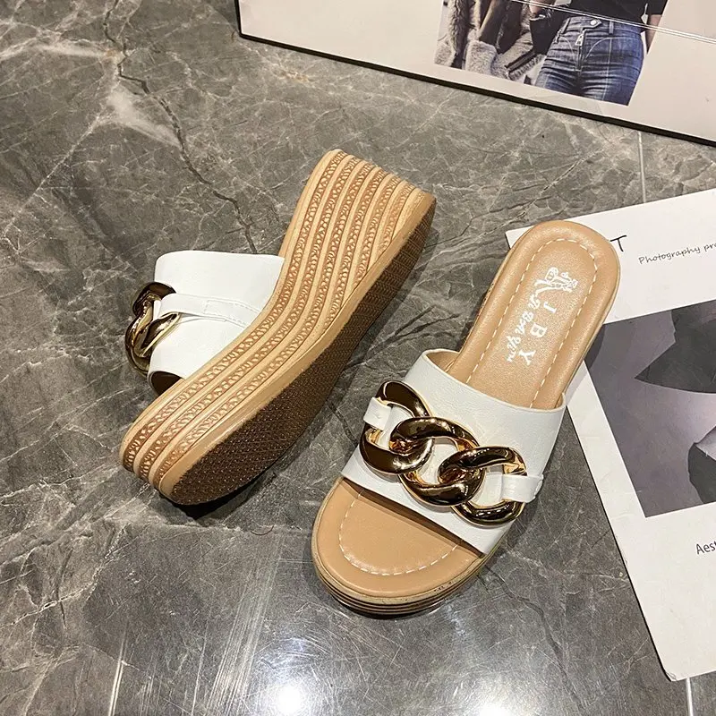 

2023 New Summer Straw Women's Slippers Fashion Metal Fastener Flat Base Rhinestone Platform Shoes