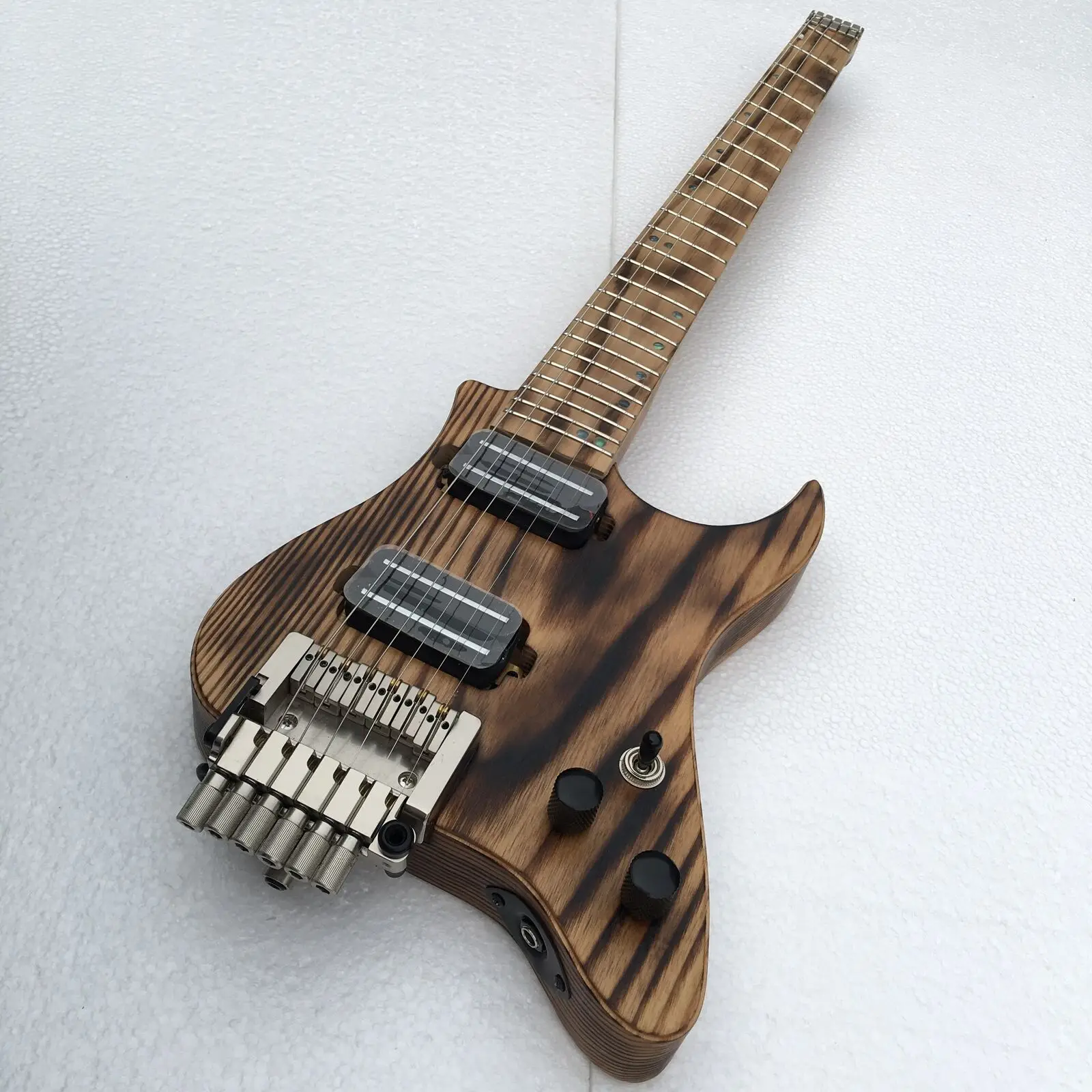 Top Class Carbon Baked Headless Electric Guitar Maple Factory Customization New
Top Class Carbon Baked Headless Electric Guitar Maple Factory Customization New