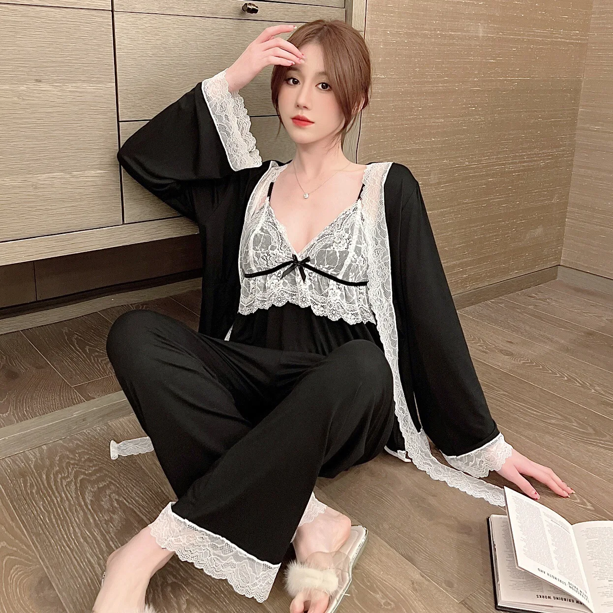 New Sexy Modal Cotton 3-Piece V- neck Pajamas Sets For Lady Lace Lingerie With Pads Spring Autumn Long Sleeve Sleepwear
New Sexy Modal Cotton 3-Piece V- neck Pajamas Sets For Lady Lace Lingerie With Pads Spring Autumn Long Sleeve Sleepwear