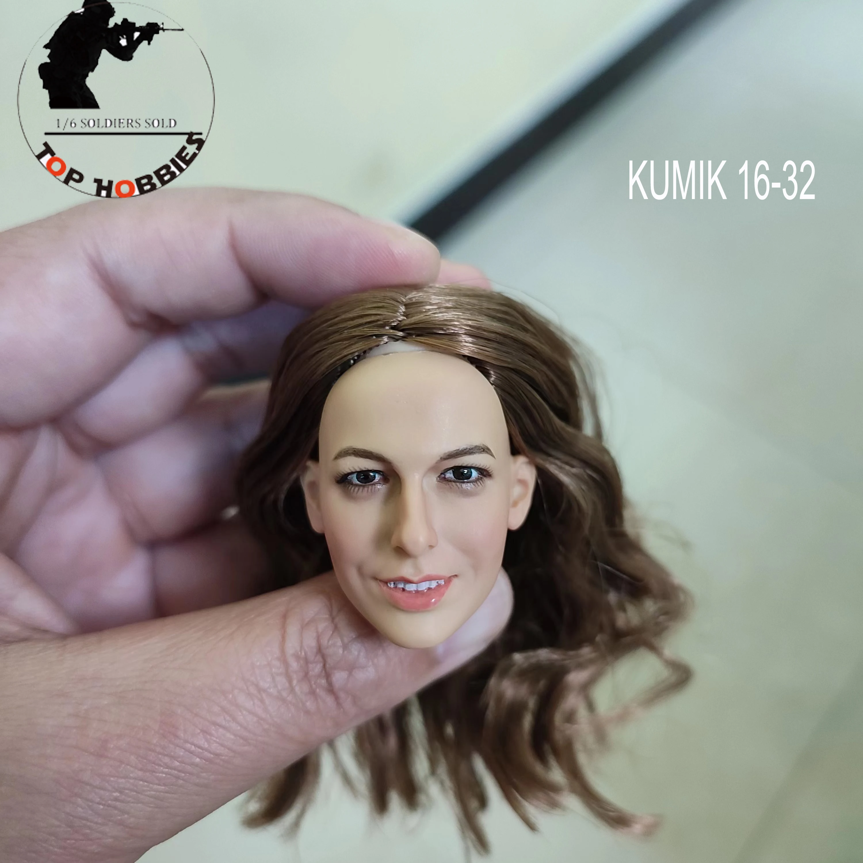 1:6 Scal Action Figure Accessories 1/6 Female Head Sculpt KM 16-32 E and A star Straight Brown Hair For 12"CY JODOLL Body Figure
1:6 Scal Action Figure Accessories 1/6 Female Head Sculpt KM 16-32 E and A star Straight Brown Hair For 12"CY JODOLL Body Figure