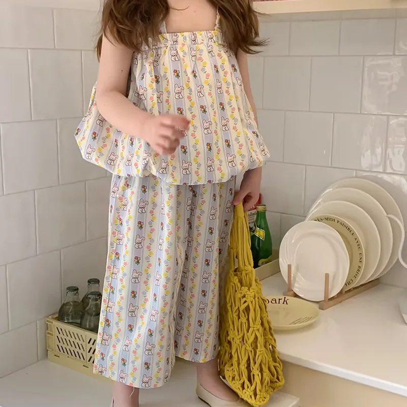 Children Clothing Floral Suit 2023 Summer Girls Suspender Top Cropped Pants Two-piece Set
Children Clothing Floral Suit 2023 Summer Girls Suspender Top Cropped Pants Two-piece Set