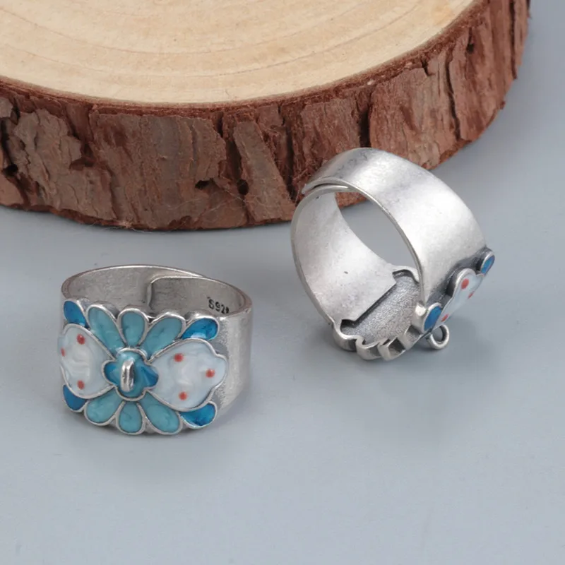 S925 Sterling Silver Wide-faced Small Flower Retro Epoxy Craft Pendant Ring Dual-purpose Jewelry
S925 Sterling Silver Wide-faced Small Flower Retro Epoxy Craft Pendant Ring Dual-purpose Jewelry
