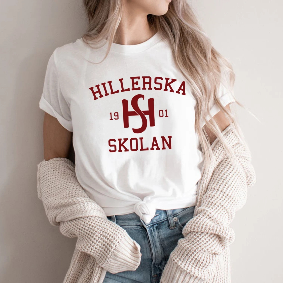 Young Royals Hillerska Skolan Unisex T-shirt Young Royals Inspired Shirt Graphic T Shirts Women Short Sleeve Casual Tops Tees
Young Royals Hillerska Skolan Unisex T-shirt Young Royals Inspired Shirt Graphic T Shirts Women Short Sleeve Casual Tops Tees