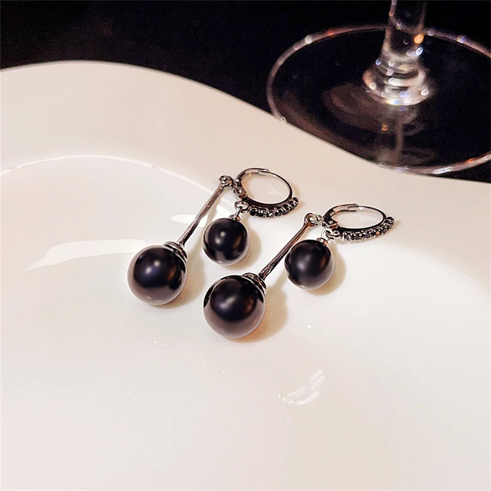 Temperament Retro Black Pearl Ball Drop Earrings For Women Luxury Design Elegant Alloy 1 Pair Dangle Earring Jewelry Gifts
Temperament Retro Black Pearl Ball Drop Earrings For Women Luxury Design Elegant Alloy 1 Pair Dangle Earring Jewelry Gifts