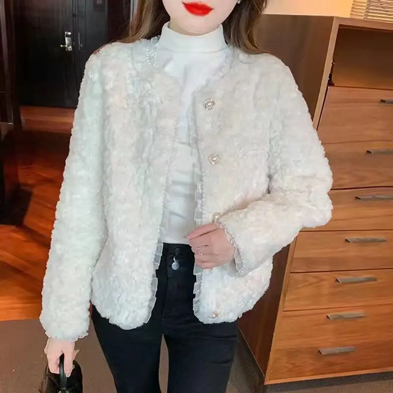 Lamb hair small fragrant style women's coat high-grade lace pearl lace thickened cotton in autumn and winter
Lamb hair small fragrant style women's coat high-grade lace pearl lace thickened cotton in autumn and winter