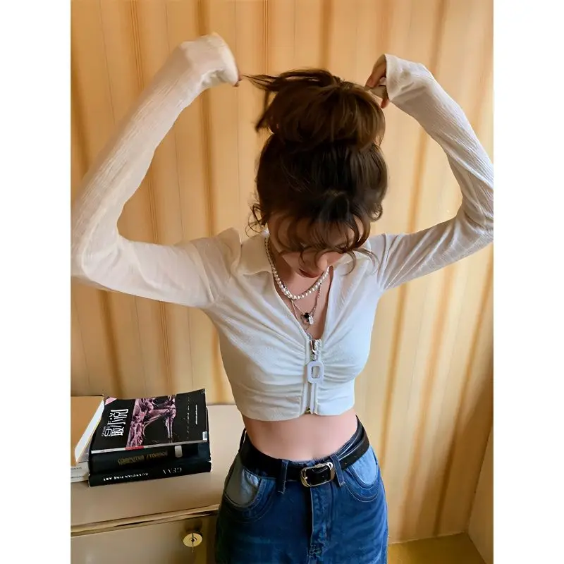 Zipper Fold Short Long Sleeve Top for Women 2023 Early Spring New Temperament V-neck Design Sense Slimming Shirt
Zipper Fold Short Long Sleeve Top for Women 2023 Early Spring New Temperament V-neck Design Sense Slimming Shirt