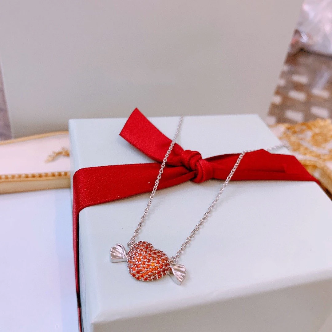 NEW IN2023 Fashion Jewelry Women's Lipstick Necklace Pendant Party Exquisite Fashion Jewelry Two color peach candy Necklace
NEW IN2023 Fashion Jewelry Women's Lipstick Necklace Pendant Party Exquisite Fashion Jewelry Two color peach candy Necklace