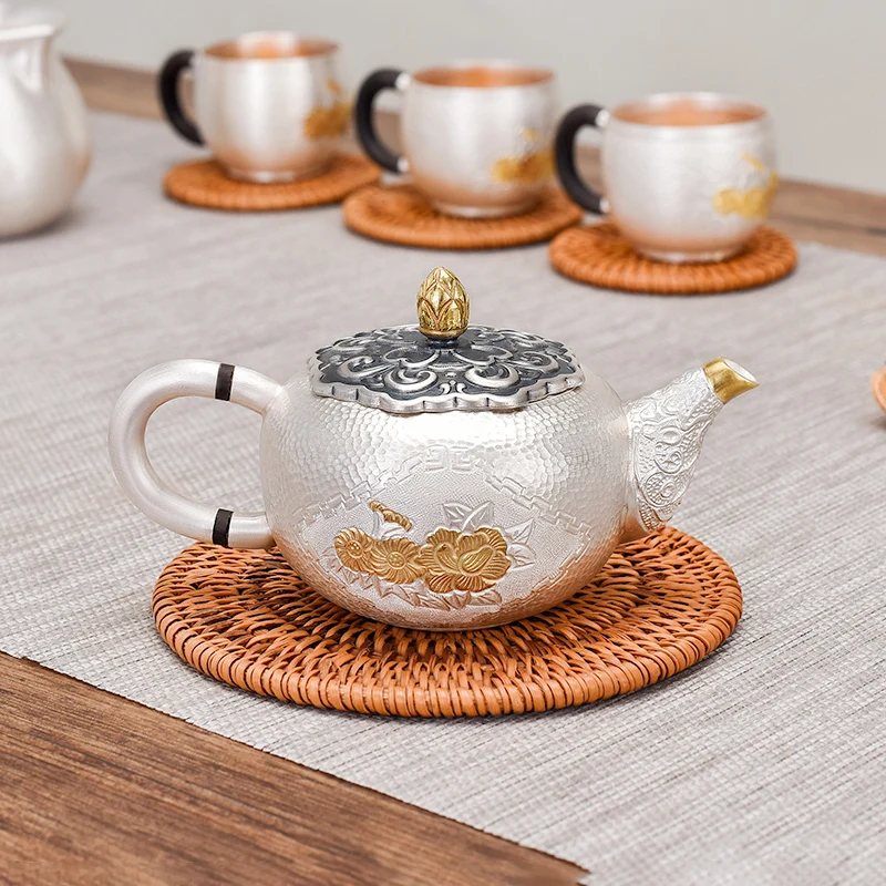Sterling silver 999 gilt ya chrysanthemum teapot hand-carved teapot sandalwood insulation household silver pot 160ml
Sterling silver 999 gilt ya chrysanthemum teapot hand-carved teapot sandalwood insulation household silver pot 160ml