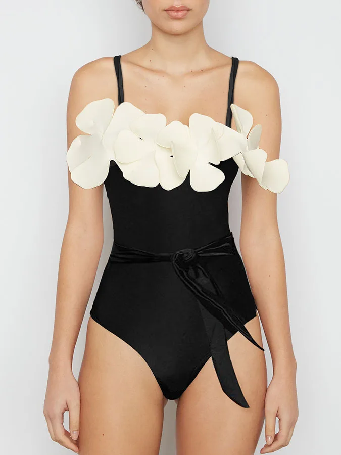 Модный слитный купальник с цветочным дизайном 
Модный слитный купальник с цветочным дизайном