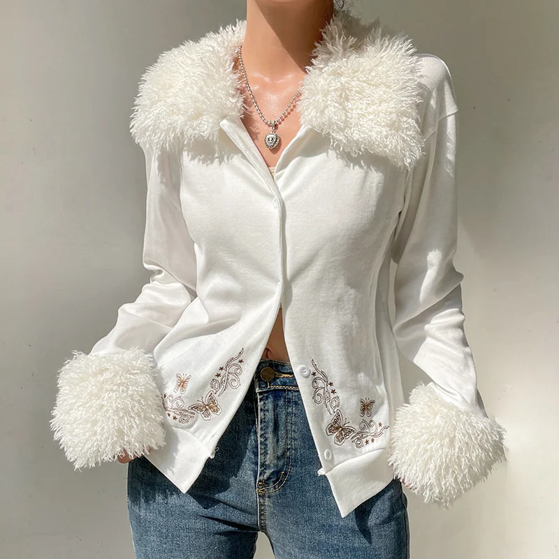 Wool Collar Jacket Women's 2022 New Embroidery Faux Fur Sleeve Design Cardigan Casual Short Jackets Winter Autumn Clothing Tops
Wool Collar Jacket Women's 2022 New Embroidery Faux Fur Sleeve Design Cardigan Casual Short Jackets Winter Autumn Clothing Tops