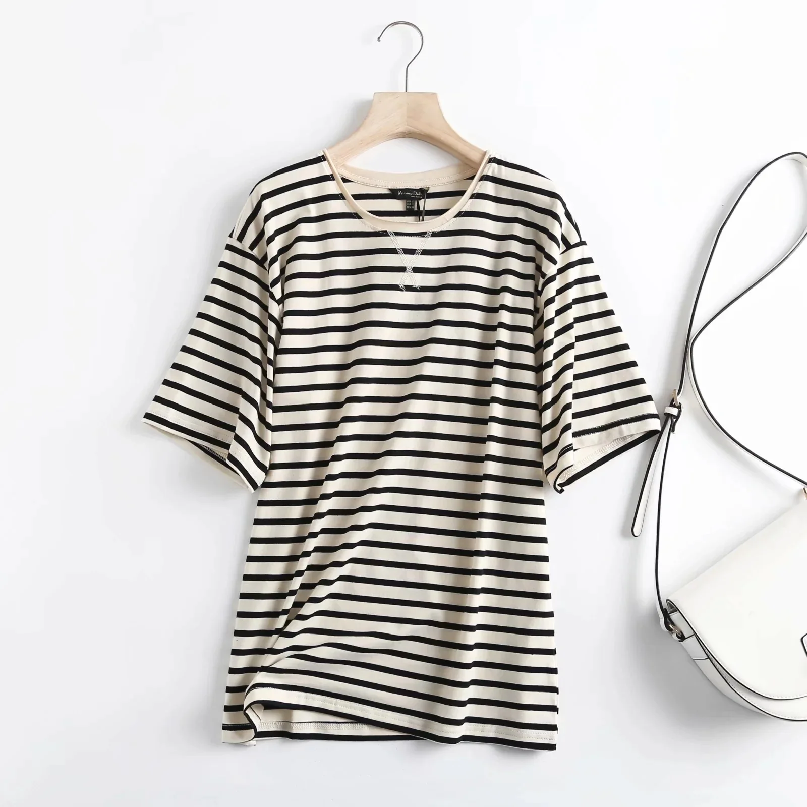 2022 Women High Quality Striped Cotton T Shirt Short Sleeve O Neck Tees Ladies Casual Tee Shirt Street Wear Top
2022 Women High Quality Striped Cotton T Shirt Short Sleeve O Neck Tees Ladies Casual Tee Shirt Street Wear Top