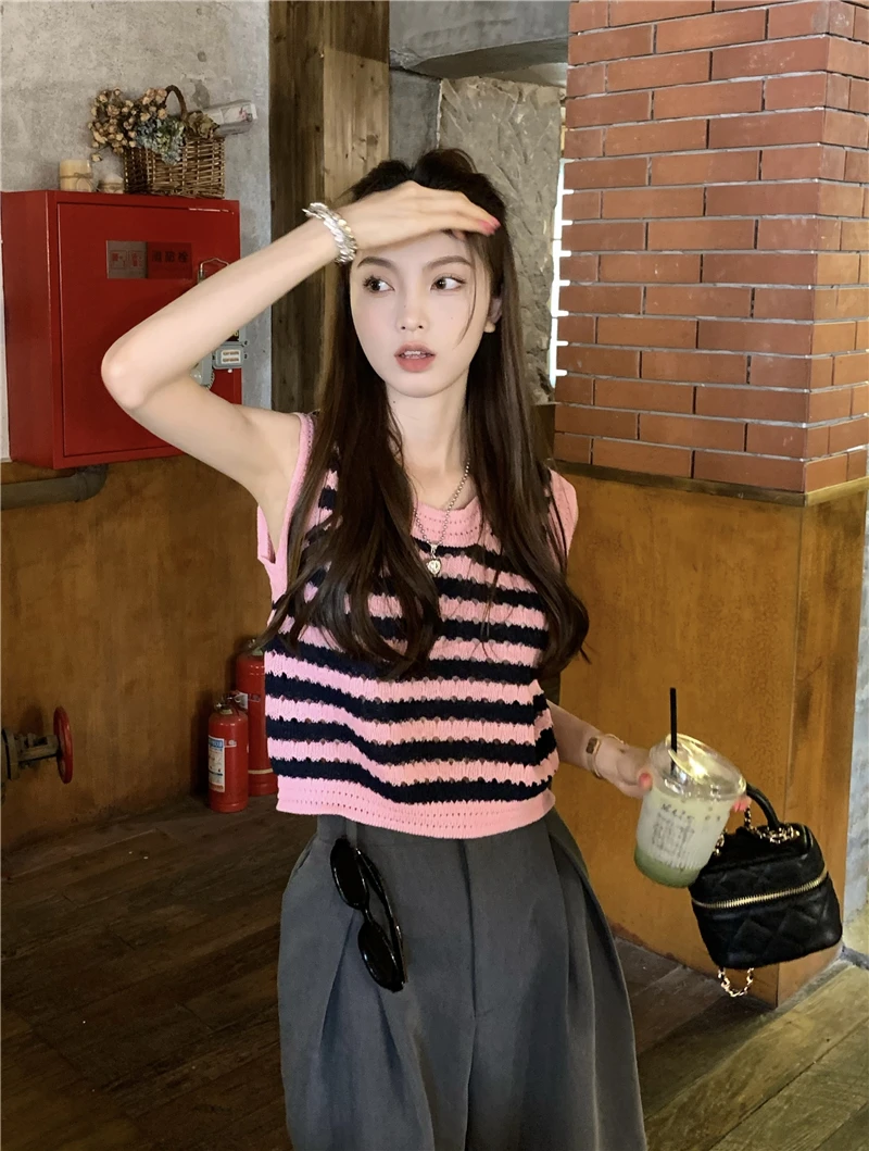 Sweet Spice Girl French sleeveless knitting niche suspender vest women's summer short wear chic striped Camisole Top
Sweet Spice Girl French sleeveless knitting niche suspender vest women's summer short wear chic striped Camisole Top