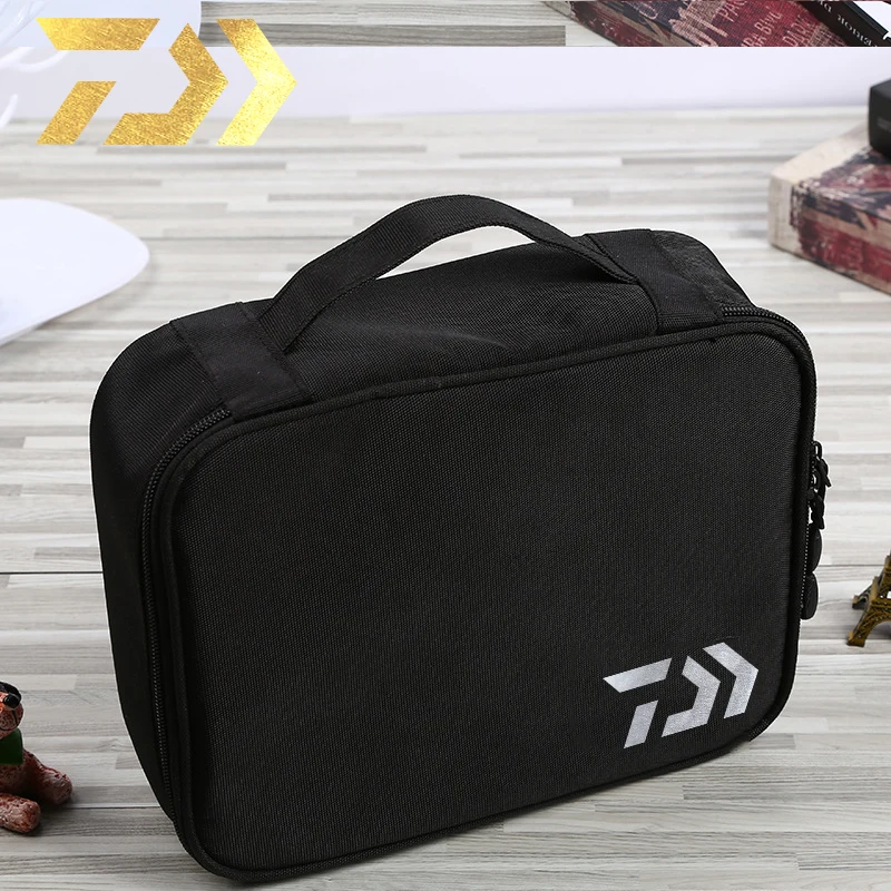 2022 Daiwa Outdoor Fishing Reel Fishing Tackle Bags Multifunctional Fishing Bait Equipment Storage Bag
2022 Daiwa Outdoor Fishing Reel Fishing Tackle Bags Multifunctional Fishing Bait Equipment Storage Bag