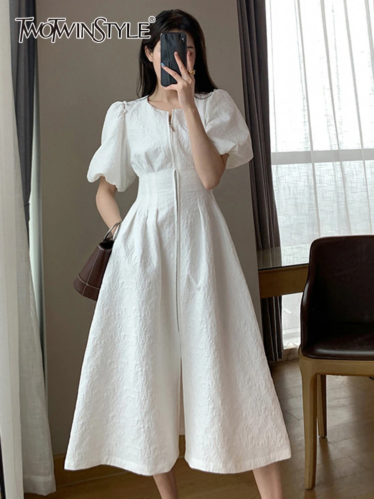 TWOTWINSTYLE Plain Dress For Women V Neck Puff Short Sleeves Loose High Waist Tunic Dresses Female 2022 Summer Fashion Clothing
TWOTWINSTYLE Plain Dress For Women V Neck Puff Short Sleeves Loose High Waist Tunic Dresses Female 2022 Summer Fashion Clothing