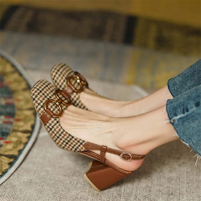 French Women Toe Chunky Heel Women Sandals Metal Chains Buckle Strap High Heel Slingback Sandals Fashion Boot -40
French Women Toe Chunky Heel Women Sandals Metal Chains Buckle Strap High Heel Slingback Sandals Fashion Boot -40