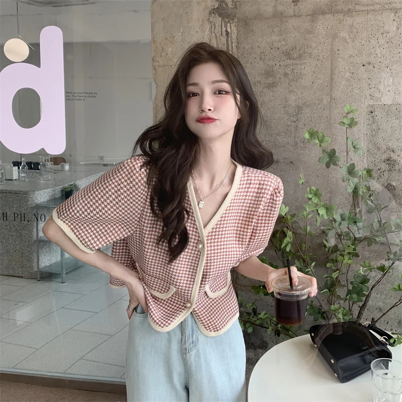 Female Korean Harajuku Vintage Plaid V-neck Loose Ins Tshirt Women's T-shirts Tops Japanese Kawaii Ulzzang Clothes For Women
Female Korean Harajuku Vintage Plaid V-neck Loose Ins Tshirt Women's T-shirts Tops Japanese Kawaii Ulzzang Clothes For Women