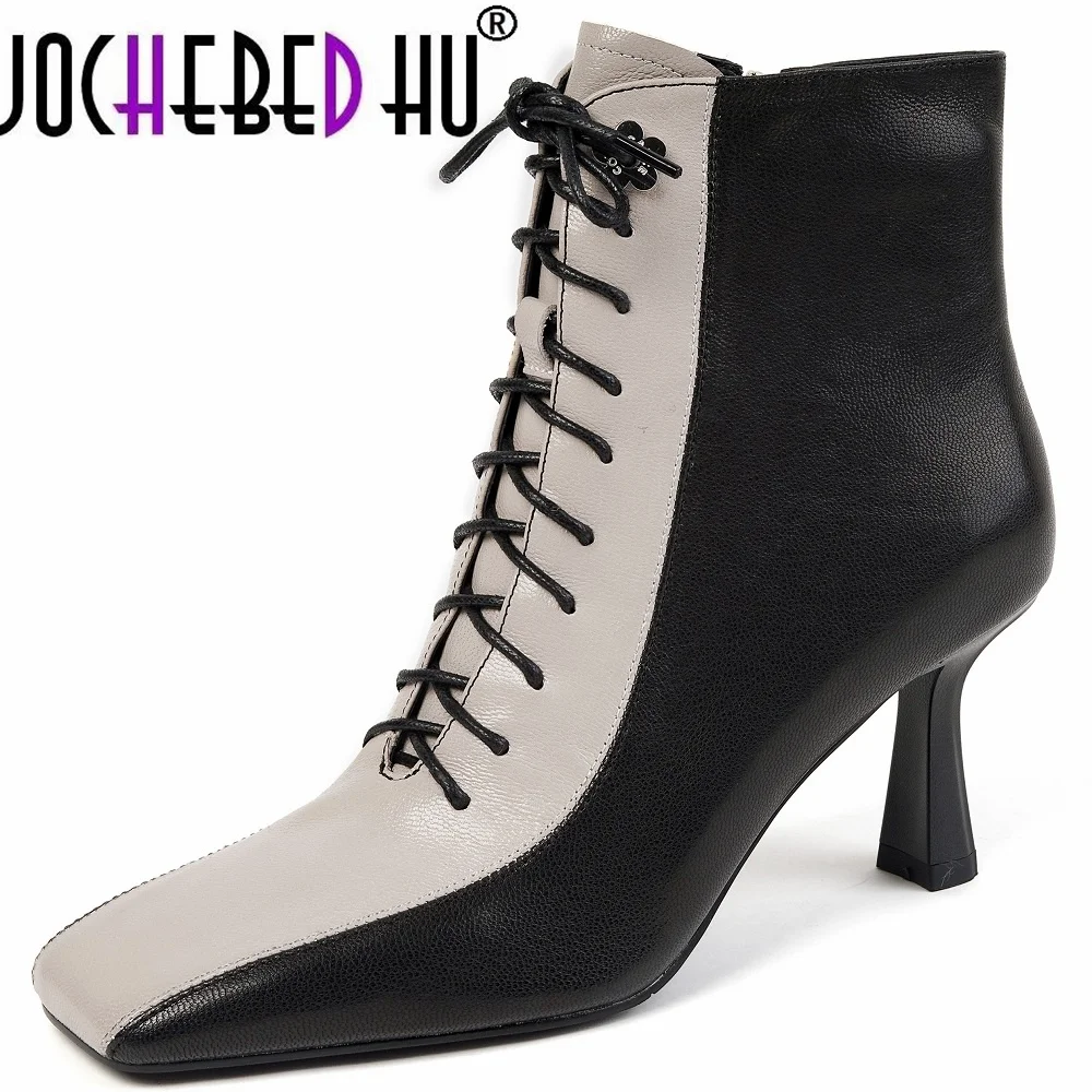 【JOCHEBED HU】Autumn Winter New Fashion Stitching Genuine Leather Boots High-heeled Short Boots Women's Square Toe Size 33-40
【JOCHEBED HU】Autumn Winter New Fashion Stitching Genuine Leather Boots High-heeled Short Boots Women's Square Toe Size 33-40