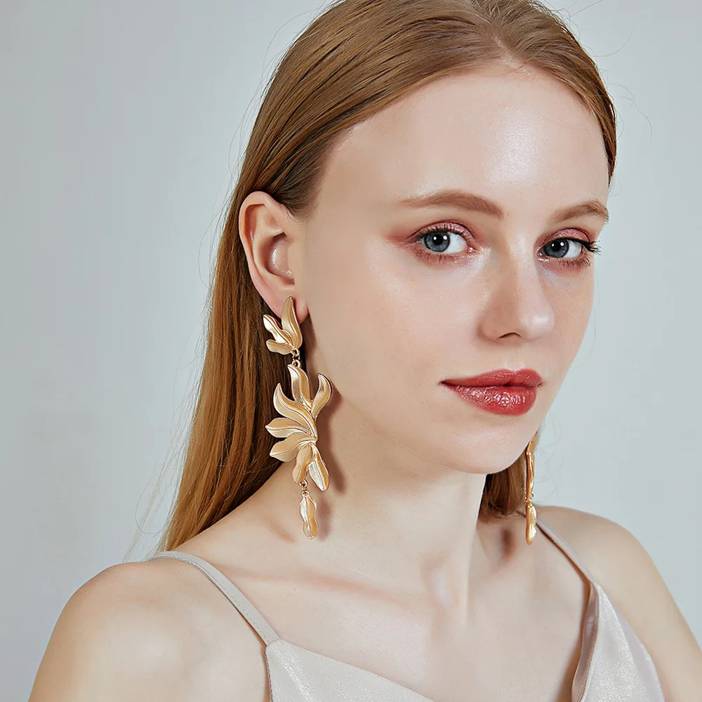 S925 sterling silver ear pin temperament long exaggerated leaf earrings women
S925 sterling silver ear pin temperament long exaggerated leaf earrings women