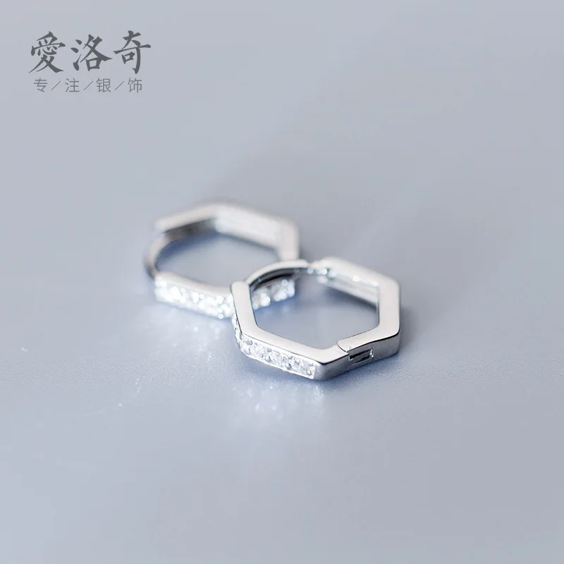 S925Silver зажим для ушей, зажим для ушей в японском и корейском стиле, простой шестигранный короткий зажим для ушей, геометрическое ушное кольцо
S925Silver зажим для ушей, зажим для ушей в японском и корейском стиле, простой шестигранный короткий зажим для ушей, геометрическое ушное кольцо