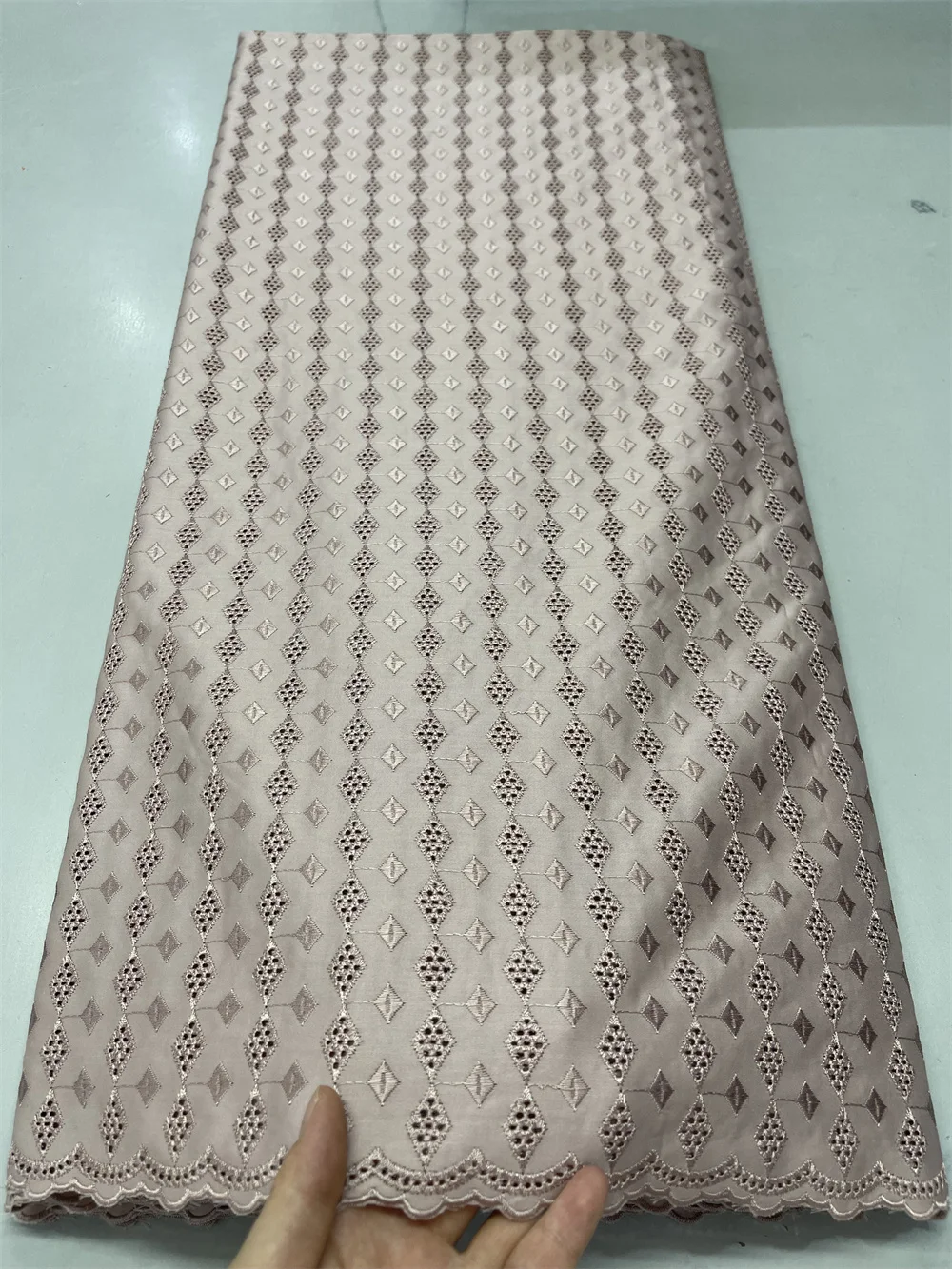 Exclusive Original Austria Polished Design Cotton Punch Lace High Quality African Voile 5 Yards Fabric For Women Men Suit Fabric
Exclusive Original Austria Polished Design Cotton Punch Lace High Quality African Voile 5 Yards Fabric For Women Men Suit Fabric
