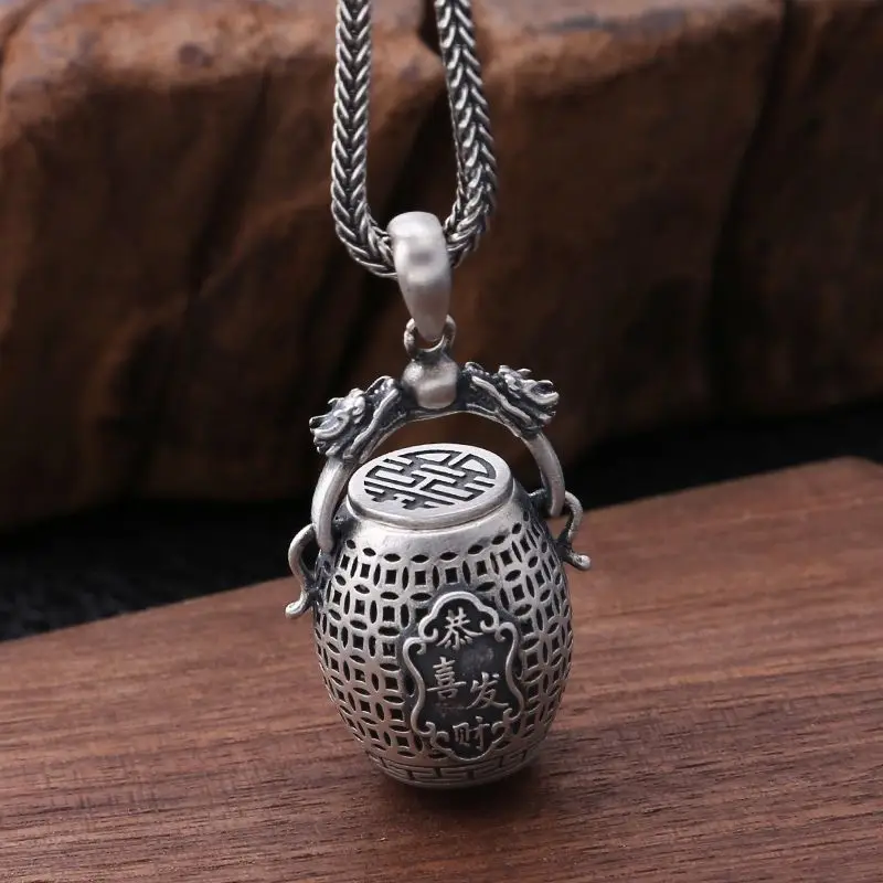 Vintage Gawu Box Pendant Personalized Creativity Can Open The Necklace Men Women Sweater Chains Gifts Accessories Jewelry
Vintage Gawu Box Pendant Personalized Creativity Can Open The Necklace Men Women Sweater Chains Gifts Accessories Jewelry