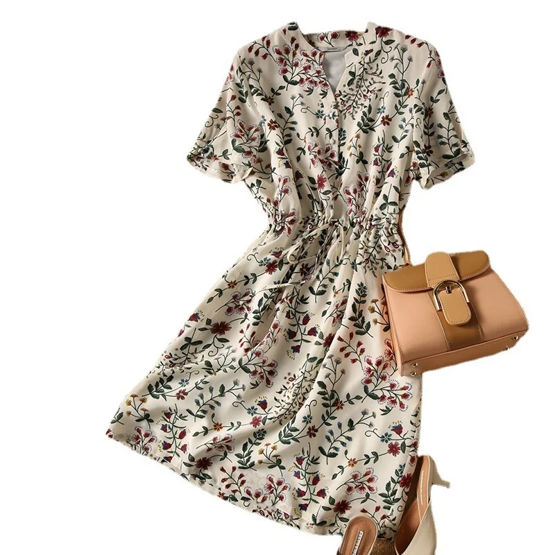 Summer 2021 new style with cool plant print drawstring thin lace up V-neck short sleeve mulberry silk dress
Summer 2021 new style with cool plant print drawstring thin lace up V-neck short sleeve mulberry silk dress