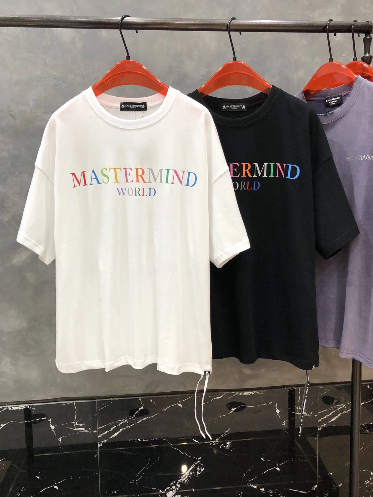 2022 MASTERMIND High Street MMJ Rainbow Alphabet Skull Loose Men Women Short Sleeve T-Shirt TX413
2022 MASTERMIND High Street MMJ Rainbow Alphabet Skull Loose Men Women Short Sleeve T-Shirt TX413