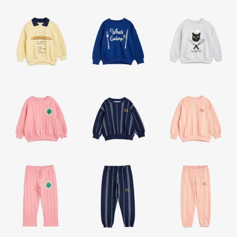 Children's Suit 2023 Autumn New Striped Solid Color Cartoon Long Sleeve Pants Hoodie Pant Suit
Children's Suit 2023 Autumn New Striped Solid Color Cartoon Long Sleeve Pants Hoodie Pant Suit