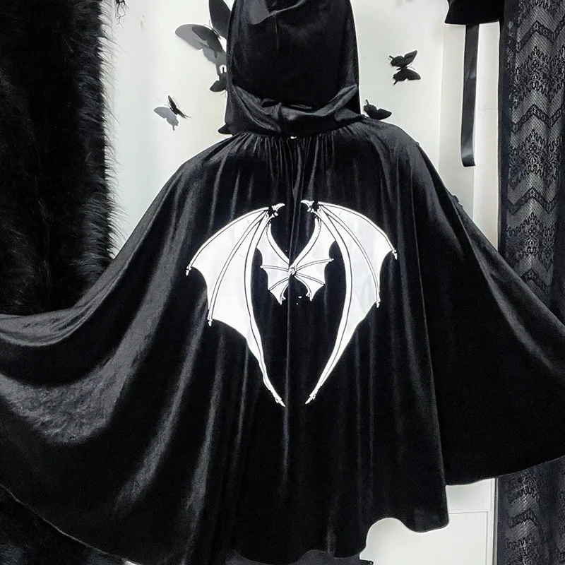Halloween Costumes For Women Black Cloak Sexy Dark Gothic Cape Mask Cosplay Clothing Wing Embroidery Punk Party Performance Prop 
Halloween Costumes For Women Black Cloak Sexy Dark Gothic Cape Mask Cosplay Clothing Wing Embroidery Punk Party Performance Prop