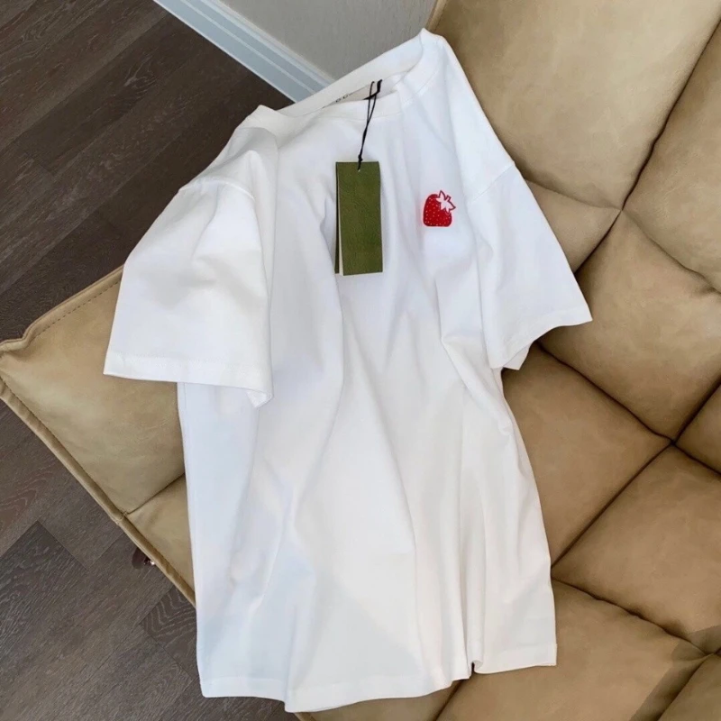 2022 Spring and Summer New Strawberry Printed Short Sleeve Men's and Women's Couples Cotton T-shirt Loose Round Neck Simple
2022 Spring and Summer New Strawberry Printed Short Sleeve Men's and Women's Couples Cotton T-shirt Loose Round Neck Simple