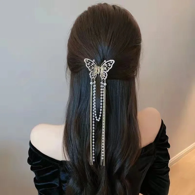 Fashion Rhinestones Hollow Butterfly Tassel Hair Clip for Women Exquisite Pearl Alloy Hair Claws Girls Headwear
Fashion Rhinestones Hollow Butterfly Tassel Hair Clip for Women Exquisite Pearl Alloy Hair Claws Girls Headwear