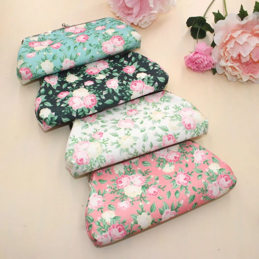 Canvas Portable Handbags Floral Kiss Clasp Lock Card Holder Clutch Bag Long Wallet Large Purse Coin Purse
Canvas Portable Handbags Floral Kiss Clasp Lock Card Holder Clutch Bag Long Wallet Large Purse Coin Purse
